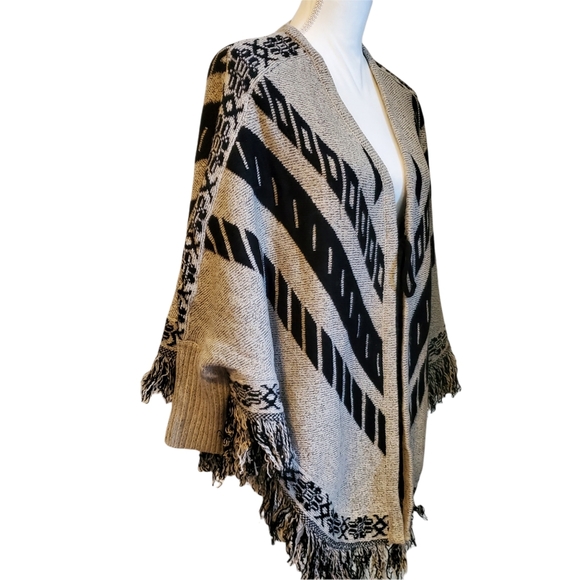 NEW New York Collection Southwestern Tie Front Poncho Sweater - Picture 3 of 11